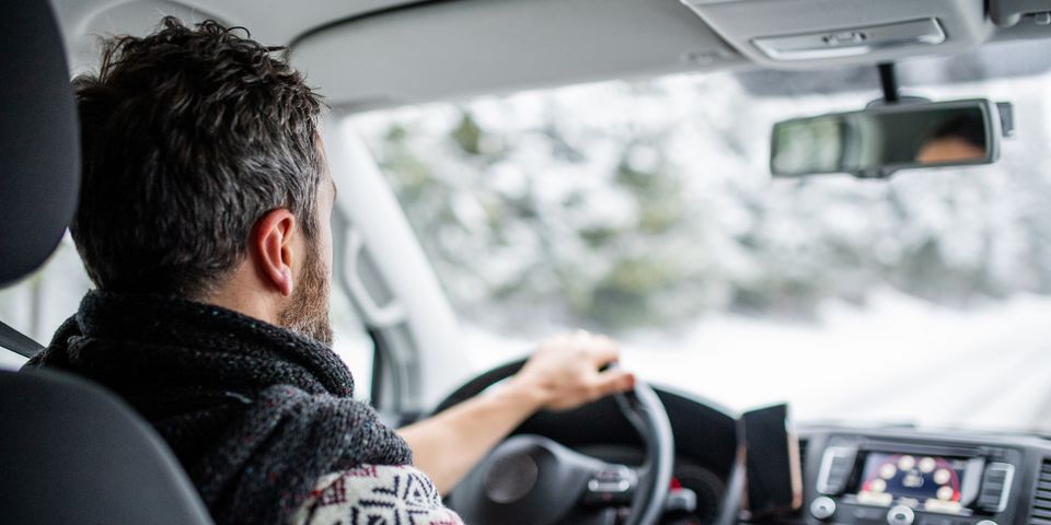 how-to-stay-safe-when-driving-on-ice-in-winter-1st-choice-insurance